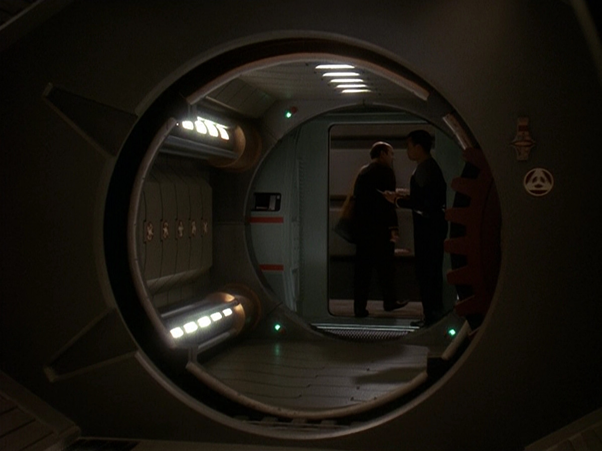 extant_StarTrek_DS9_5x16-DoctorBashirIPresume_03628.jpg