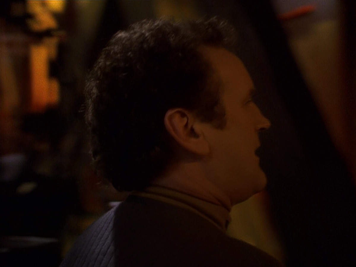 extant_StarTrek_DS9_5x16-DoctorBashirIPresume_03667.jpg