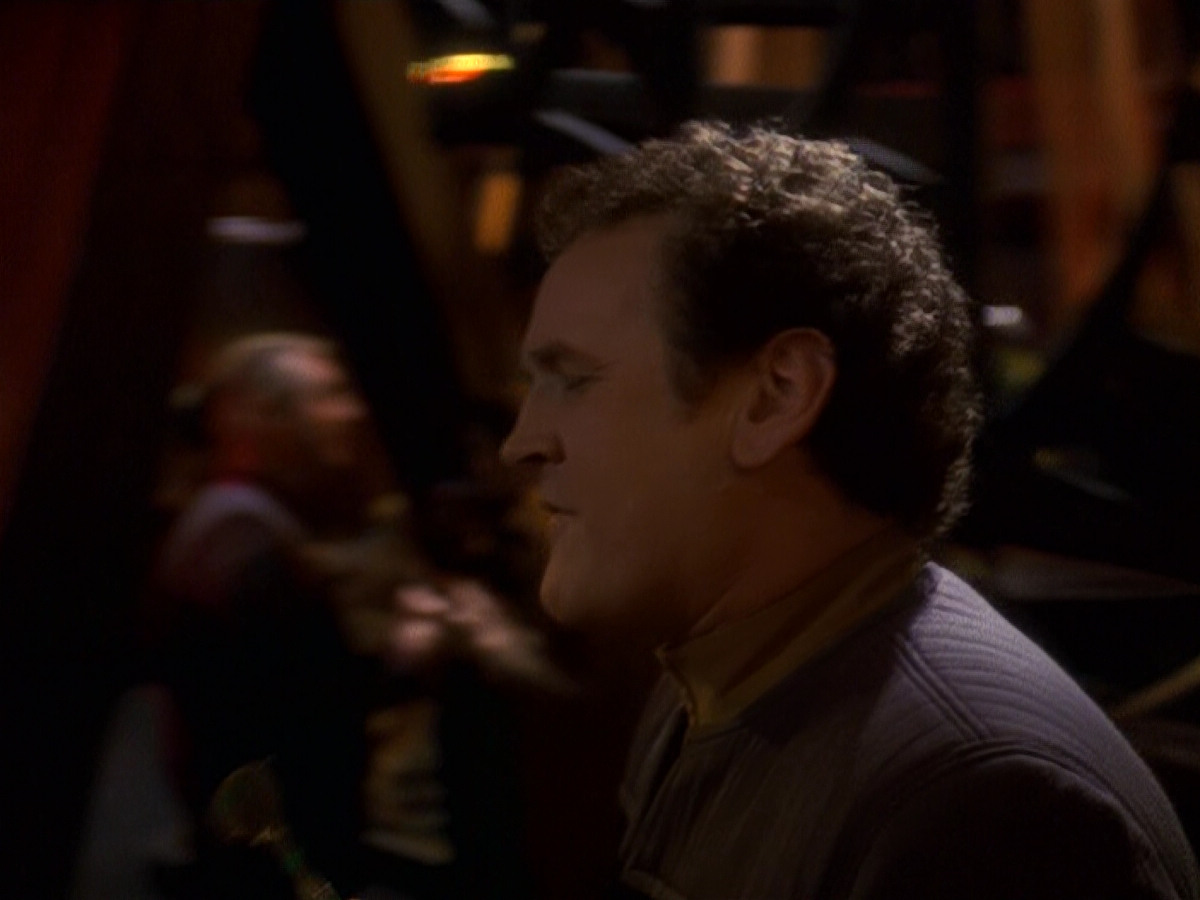 extant_StarTrek_DS9_5x16-DoctorBashirIPresume_03675.jpg