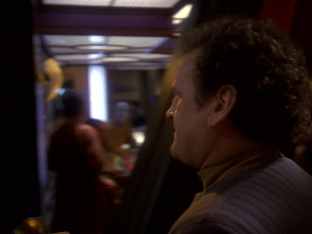 extant_StarTrek_DS9_5x16-DoctorBashirIPresume_03749.jpg