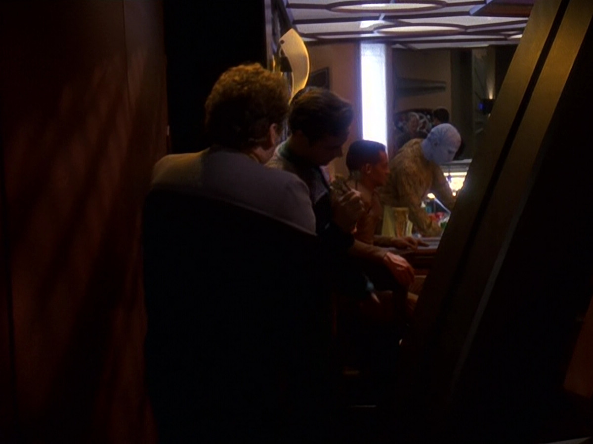 extant_StarTrek_DS9_5x16-DoctorBashirIPresume_03754.jpg