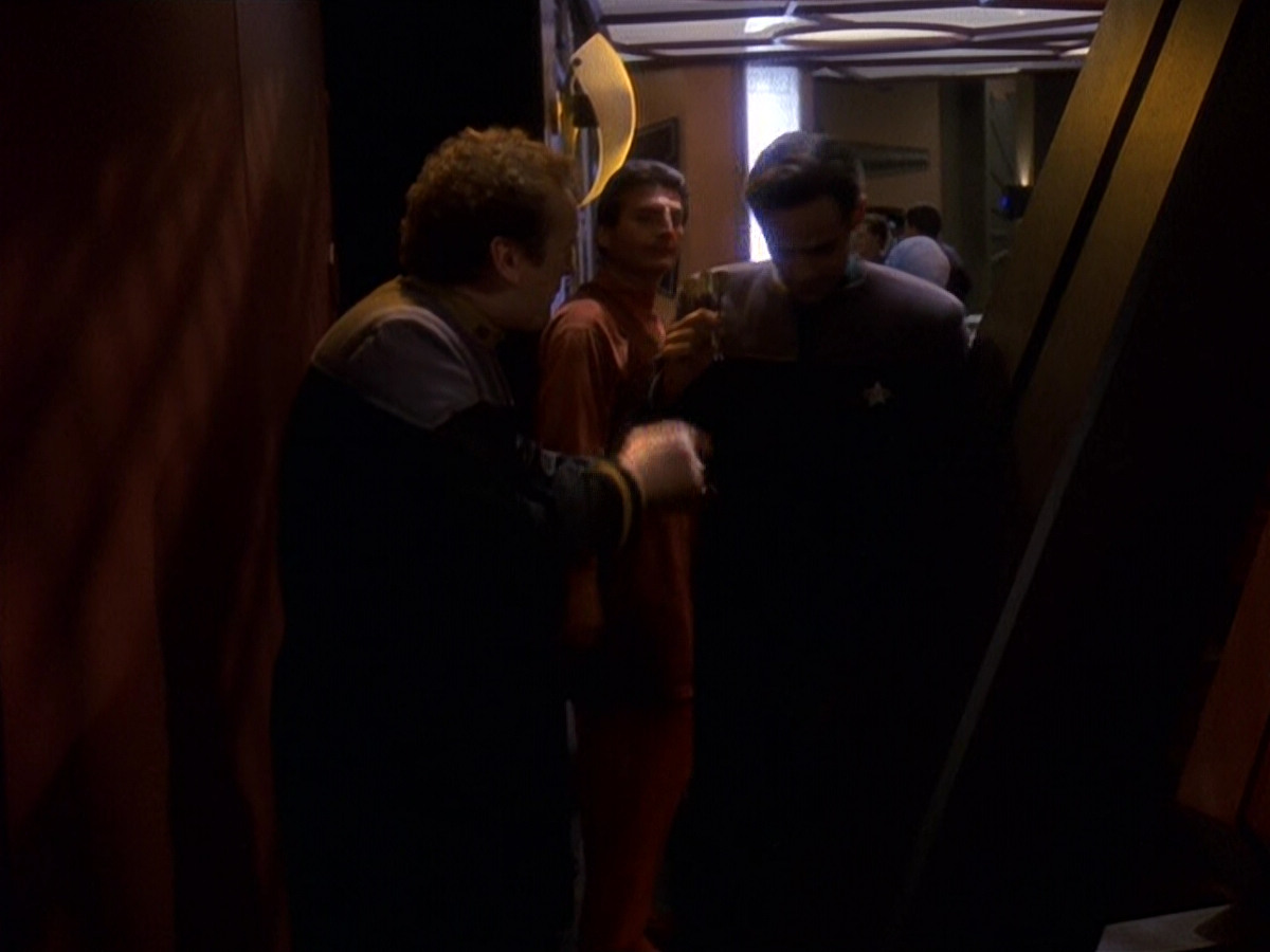 extant_StarTrek_DS9_5x16-DoctorBashirIPresume_03755.jpg