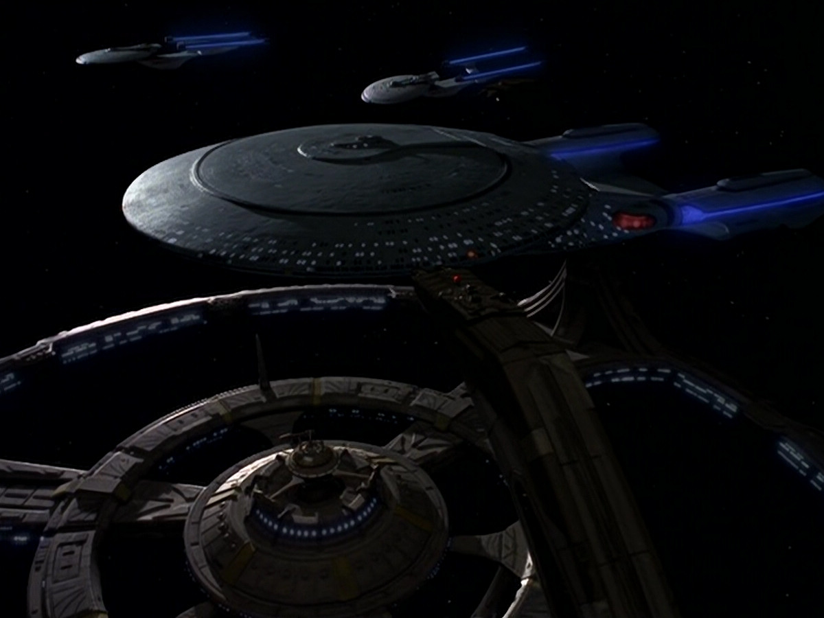 extant_StarTrek_DS9_5x16-DoctorBashirIPresume_03767.jpg