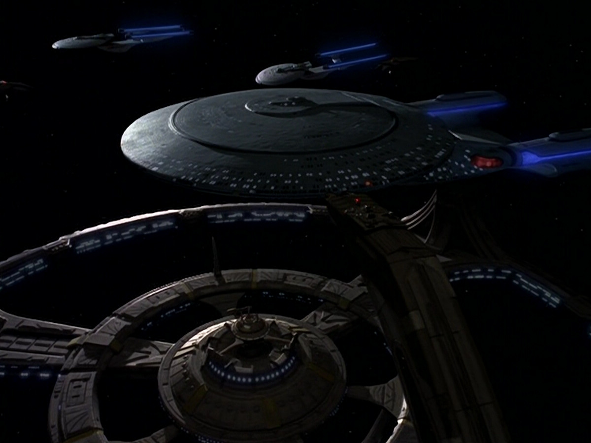 extant_StarTrek_DS9_5x16-DoctorBashirIPresume_03768.jpg