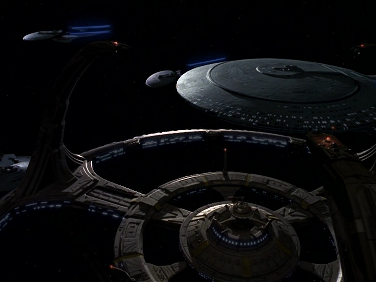 extant_StarTrek_DS9_5x16-DoctorBashirIPresume_03773.jpg