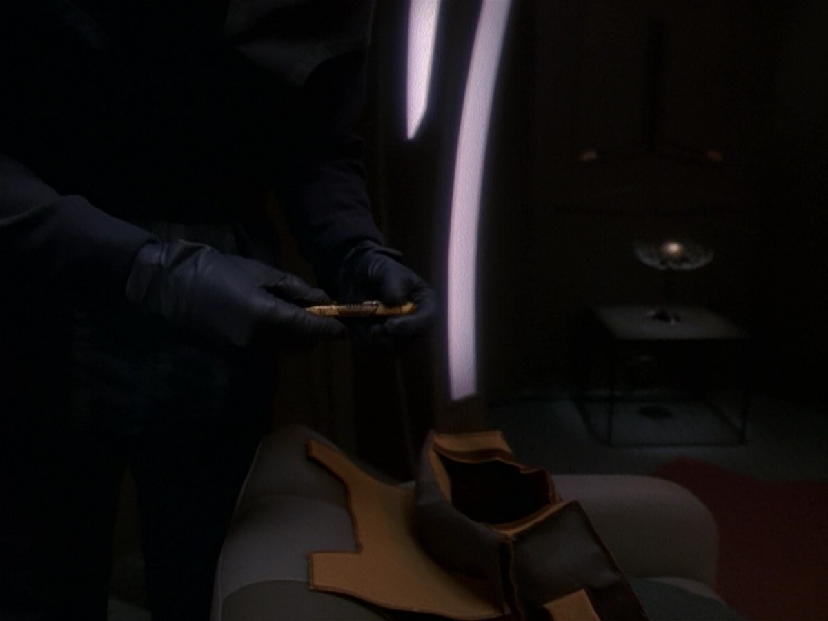 extant_StarTrek_DS9_5x17-ASimpleInvestigation_00017.jpg
