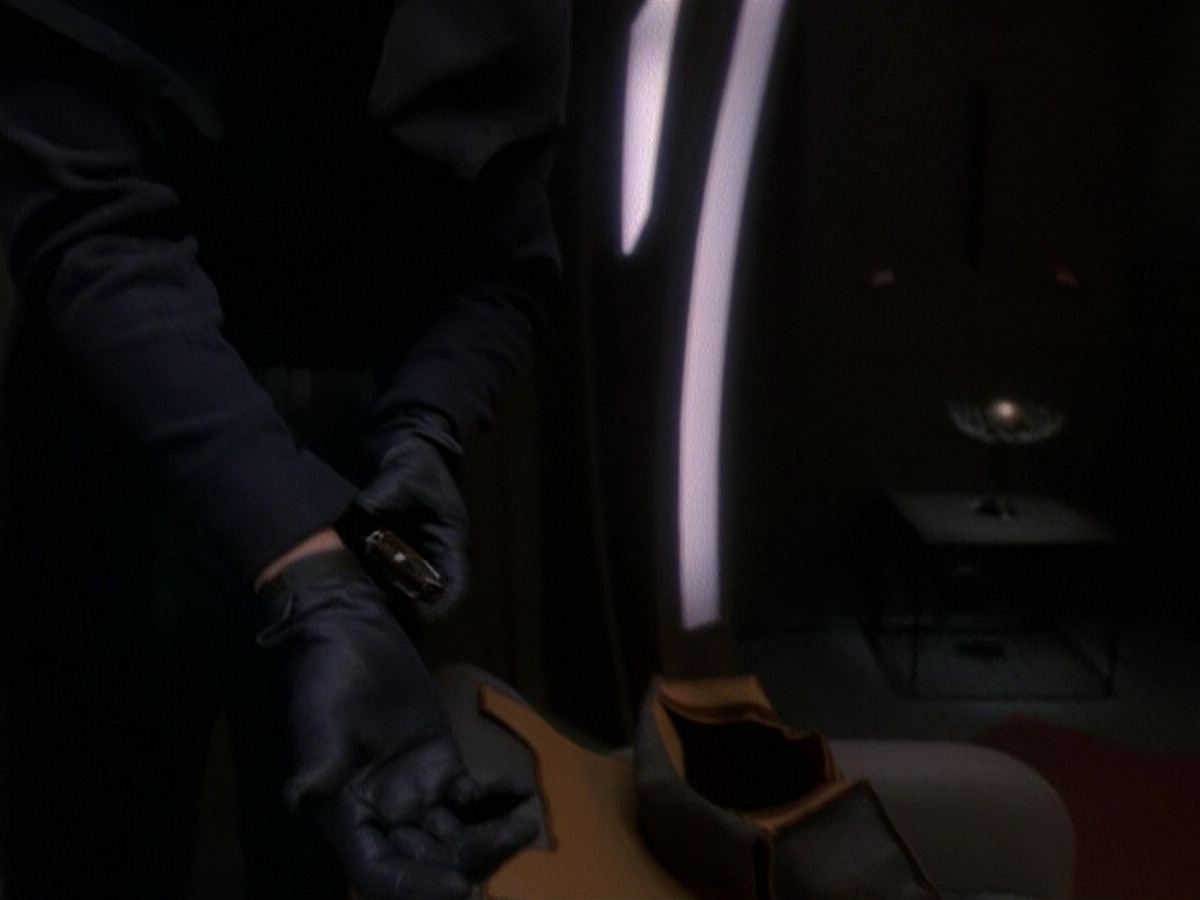 extant_StarTrek_DS9_5x17-ASimpleInvestigation_00019.jpg