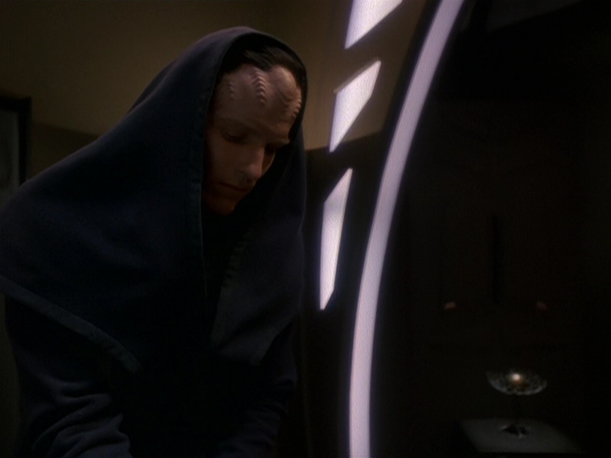 extant_StarTrek_DS9_5x17-ASimpleInvestigation_00021.jpg