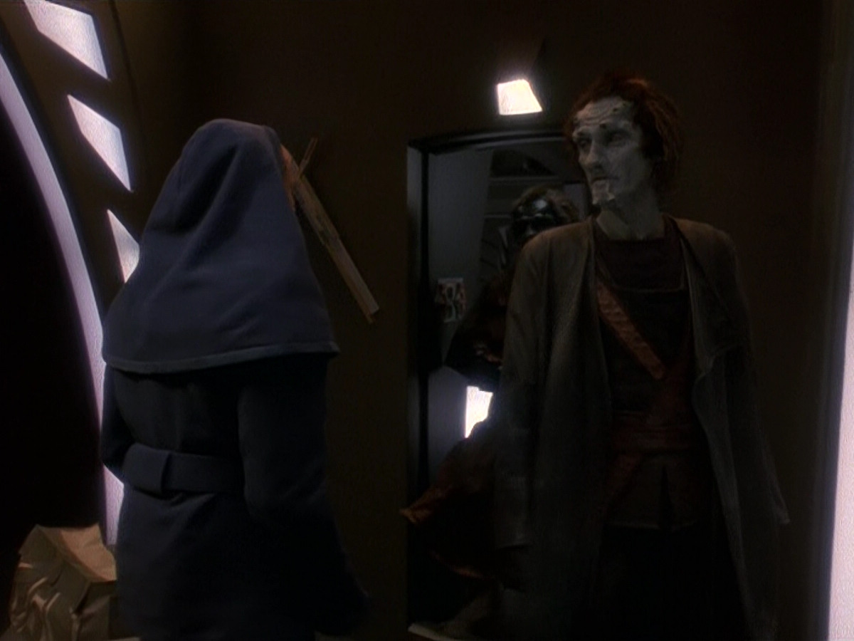 extant_StarTrek_DS9_5x17-ASimpleInvestigation_00038.jpg