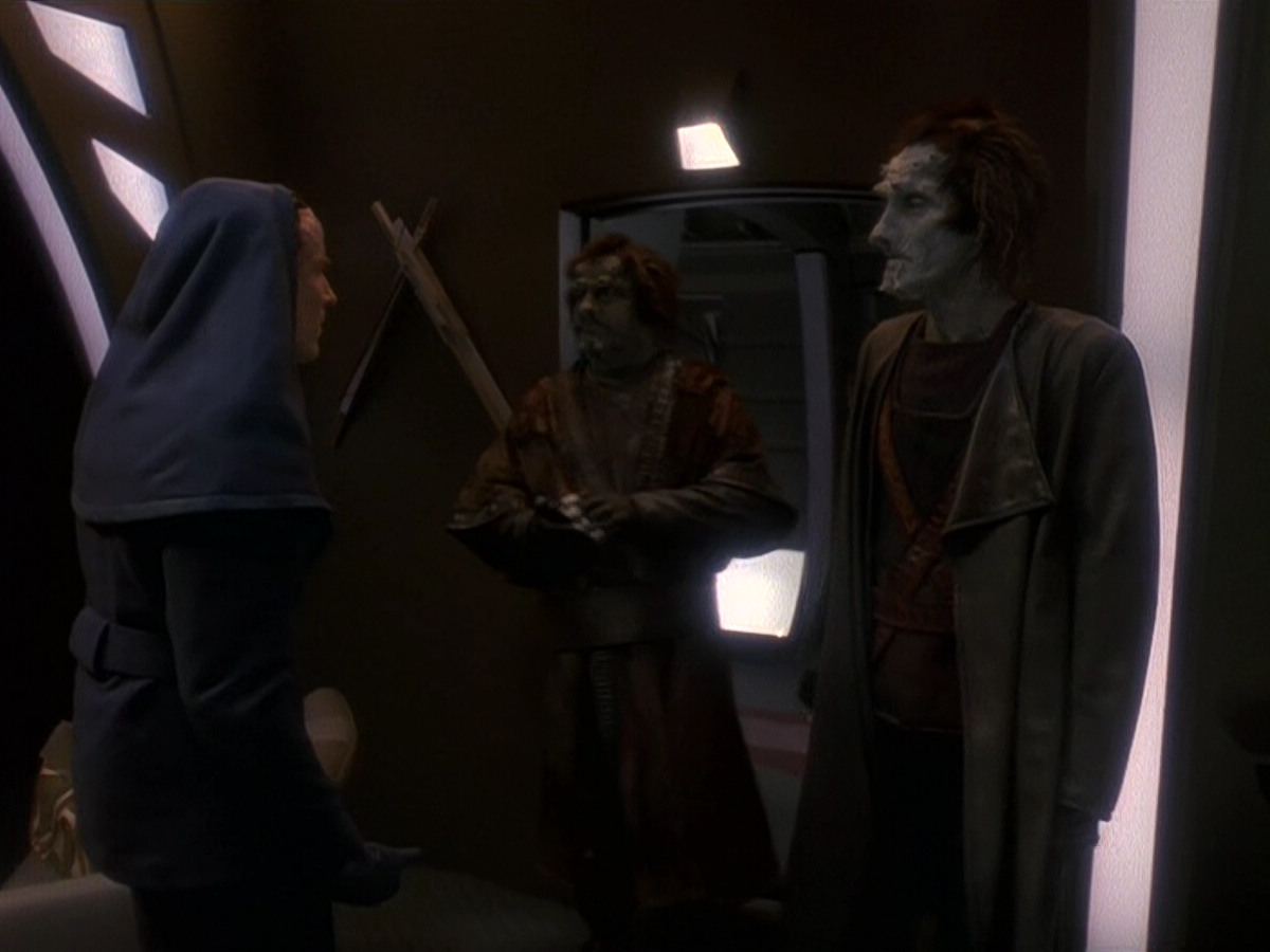 extant_StarTrek_DS9_5x17-ASimpleInvestigation_00039.jpg