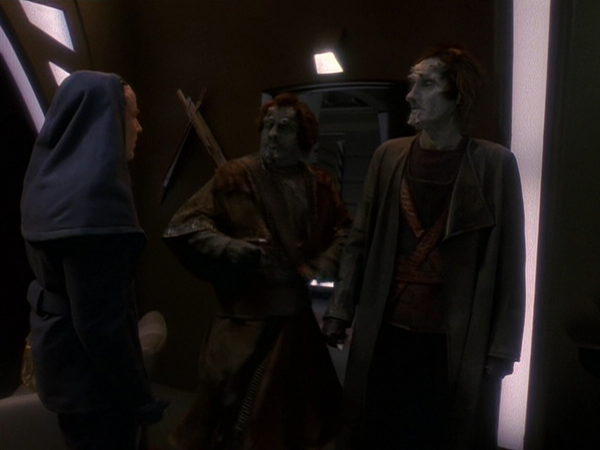 extant_StarTrek_DS9_5x17-ASimpleInvestigation_00040.jpg