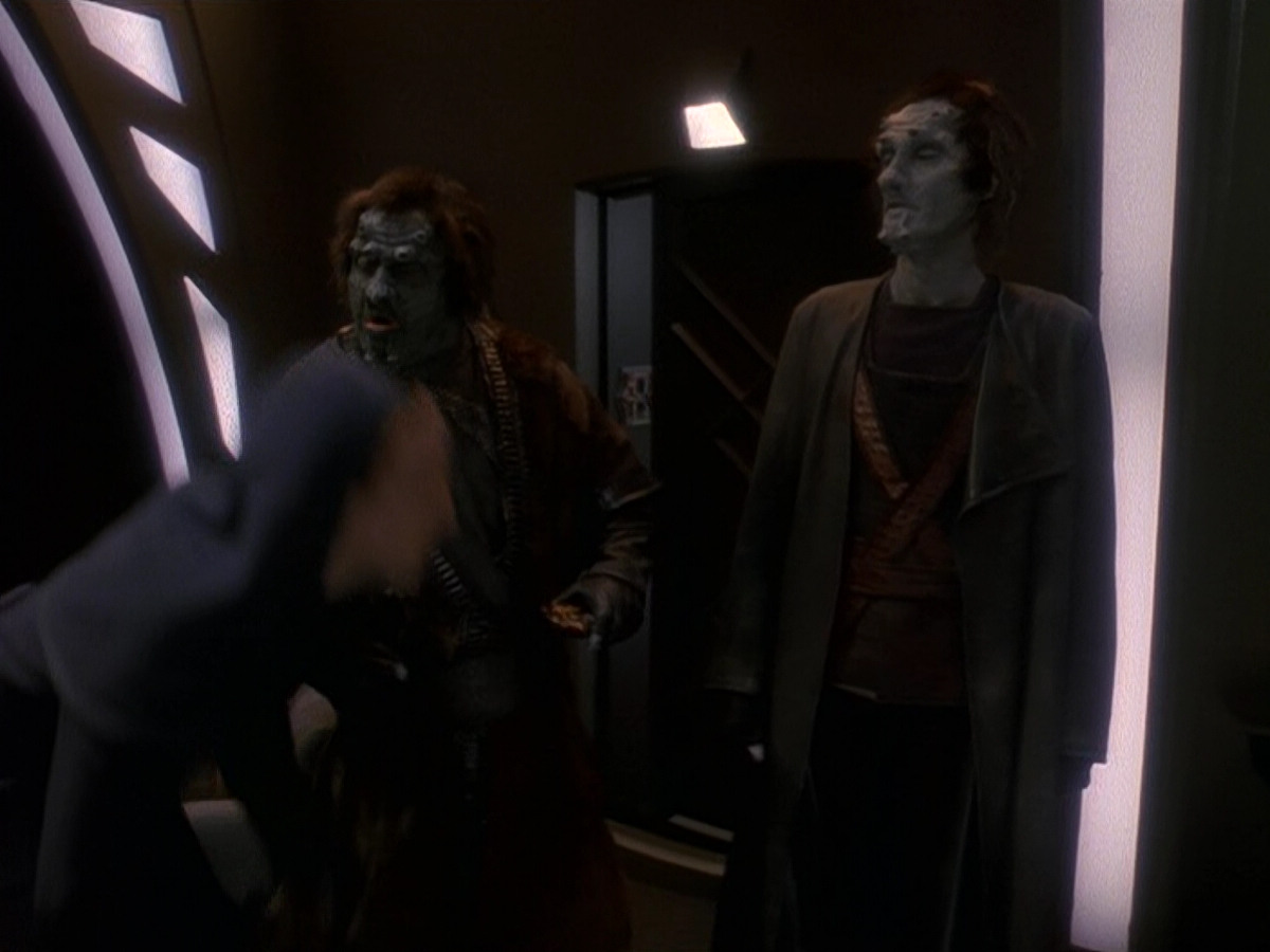 extant_StarTrek_DS9_5x17-ASimpleInvestigation_00041.jpg