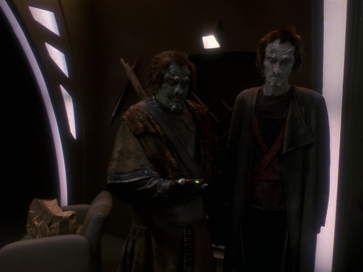 extant_StarTrek_DS9_5x17-ASimpleInvestigation_00051.jpg