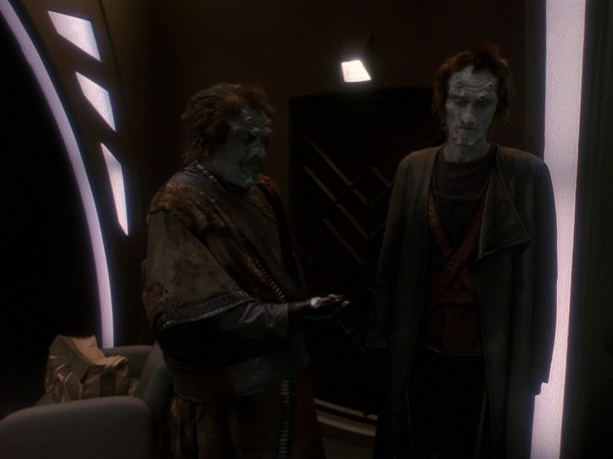 extant_StarTrek_DS9_5x17-ASimpleInvestigation_00052.jpg