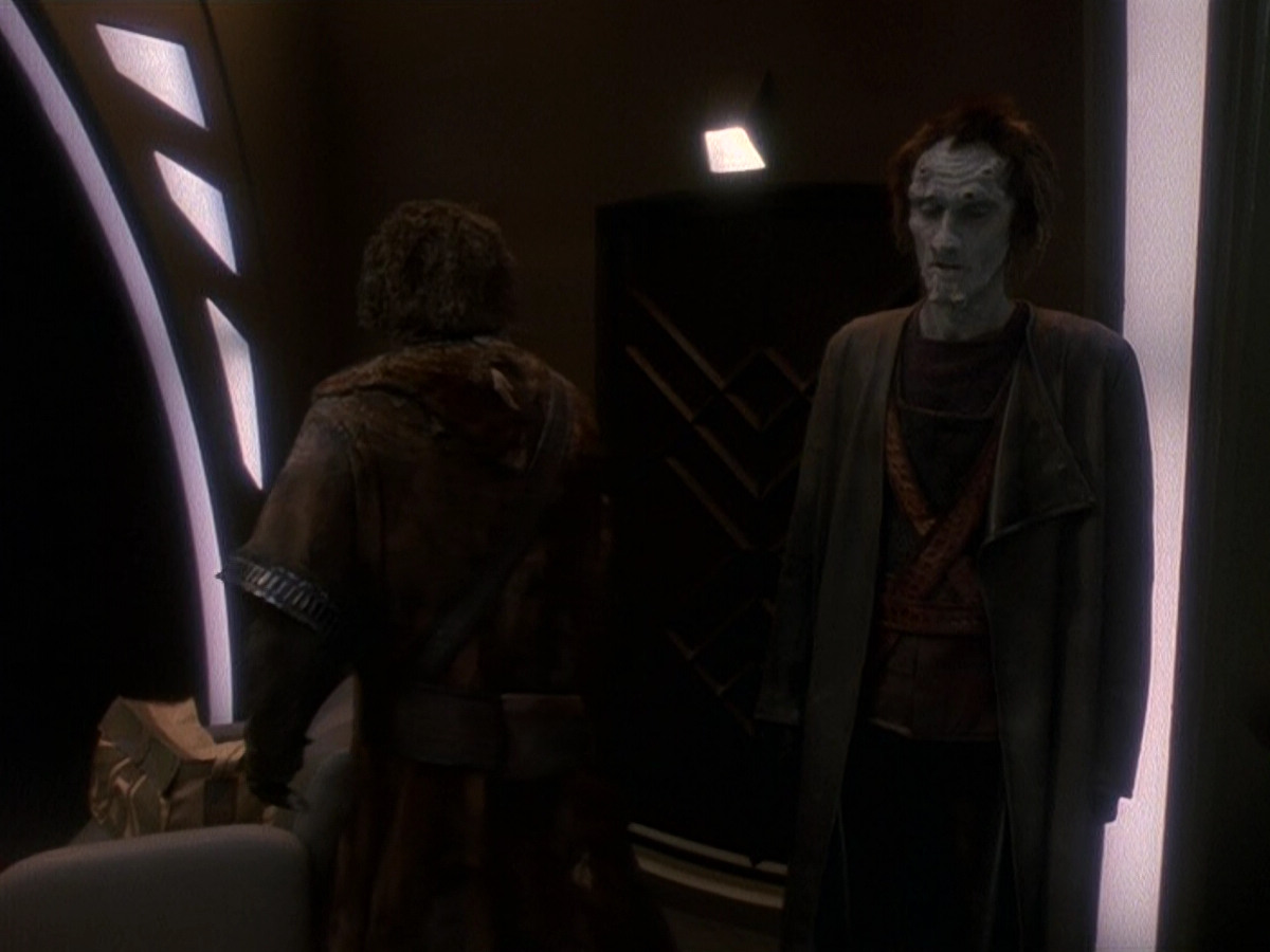 extant_StarTrek_DS9_5x17-ASimpleInvestigation_00058.jpg