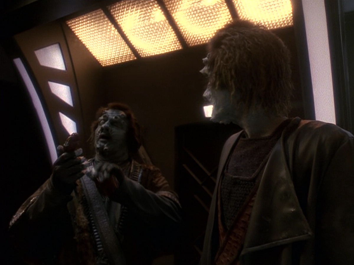 extant_StarTrek_DS9_5x17-ASimpleInvestigation_00098.jpg