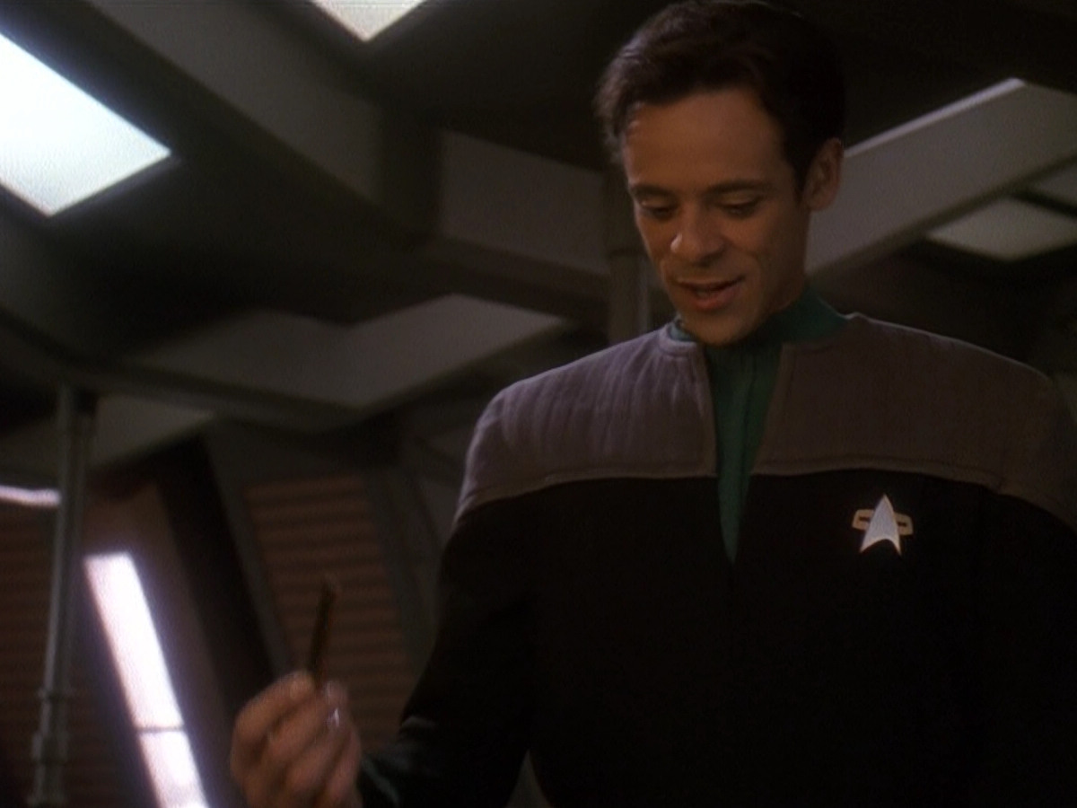 extant_StarTrek_DS9_5x17-ASimpleInvestigation_00130.jpg