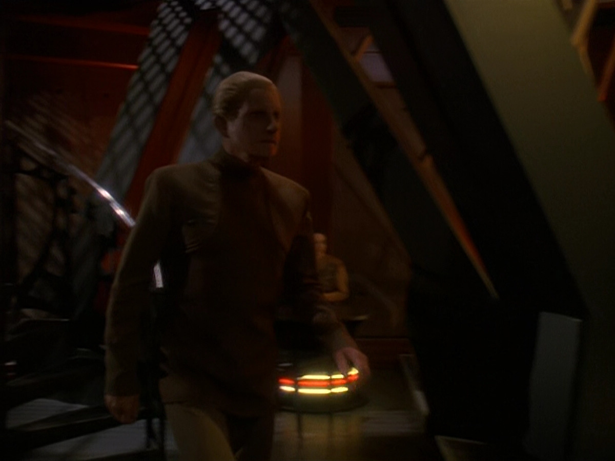 extant_StarTrek_DS9_5x17-ASimpleInvestigation_00271.jpg