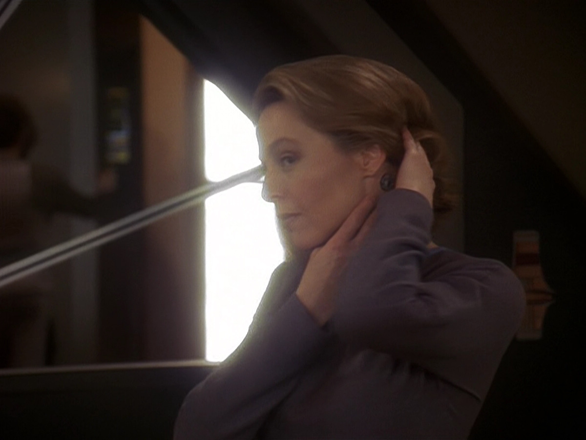 extant_StarTrek_DS9_5x17-ASimpleInvestigation_00774.jpg