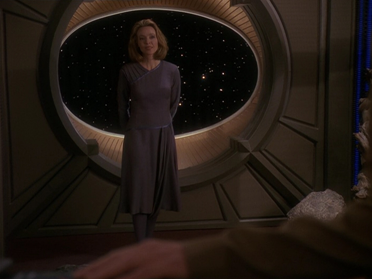 extant_StarTrek_DS9_5x17-ASimpleInvestigation_02426.jpg