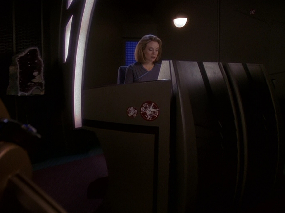 extant_StarTrek_DS9_5x17-ASimpleInvestigation_02971.jpg