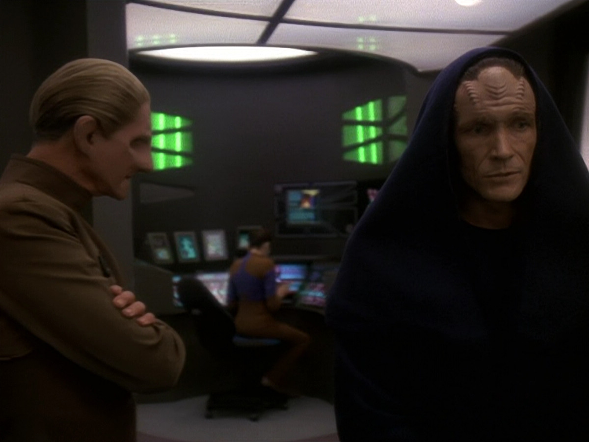 extant_StarTrek_DS9_5x17-ASimpleInvestigation_03498.jpg