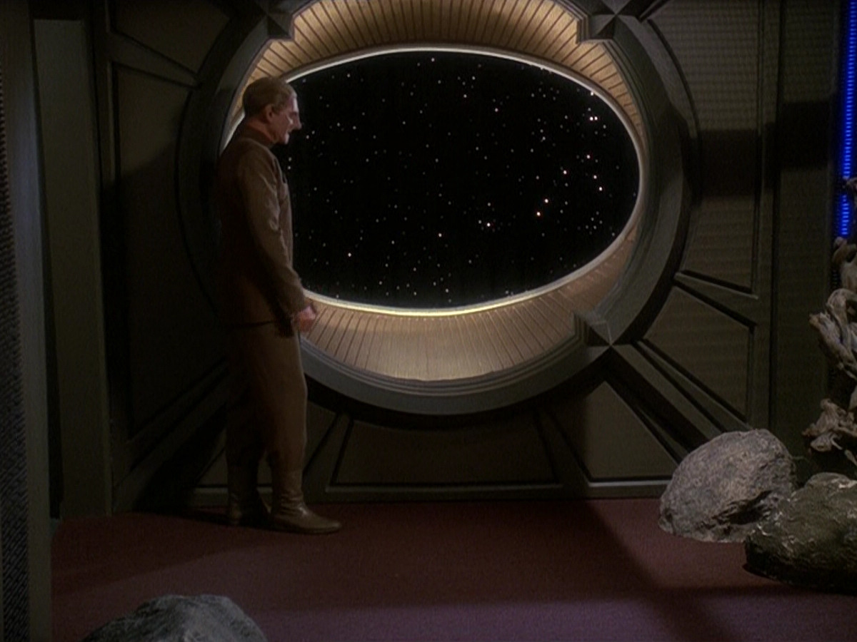 extant_StarTrek_DS9_5x17-ASimpleInvestigation_03533.jpg