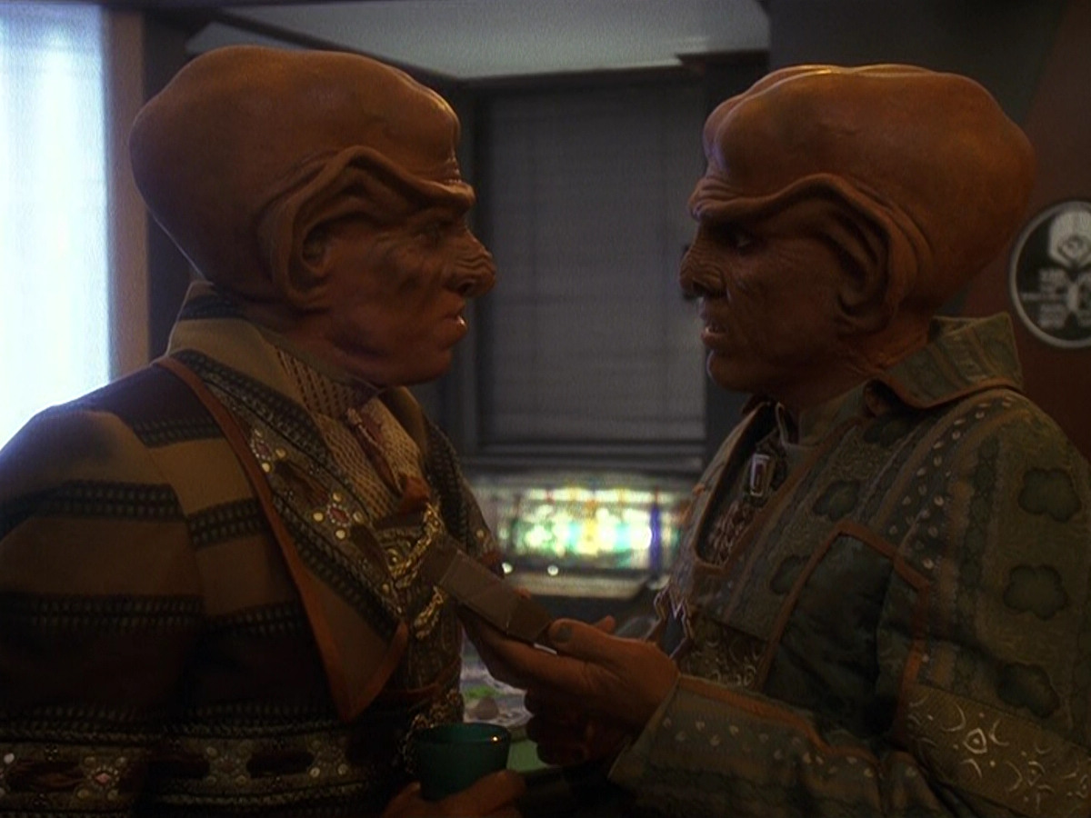 extant_StarTrek_DS9_5x18-BusinessAsUsual_00342.jpg