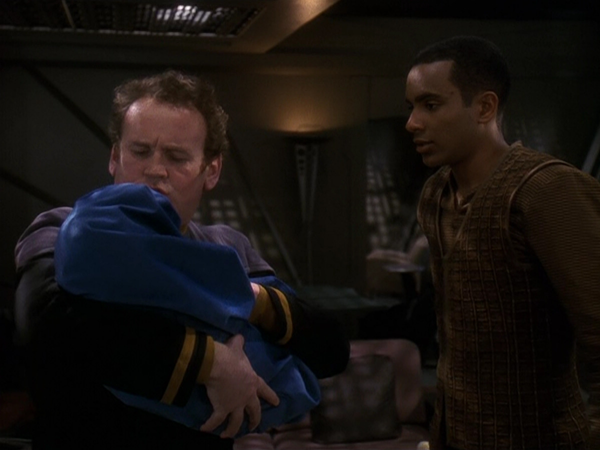 extant_StarTrek_DS9_5x18-BusinessAsUsual_00696.jpg