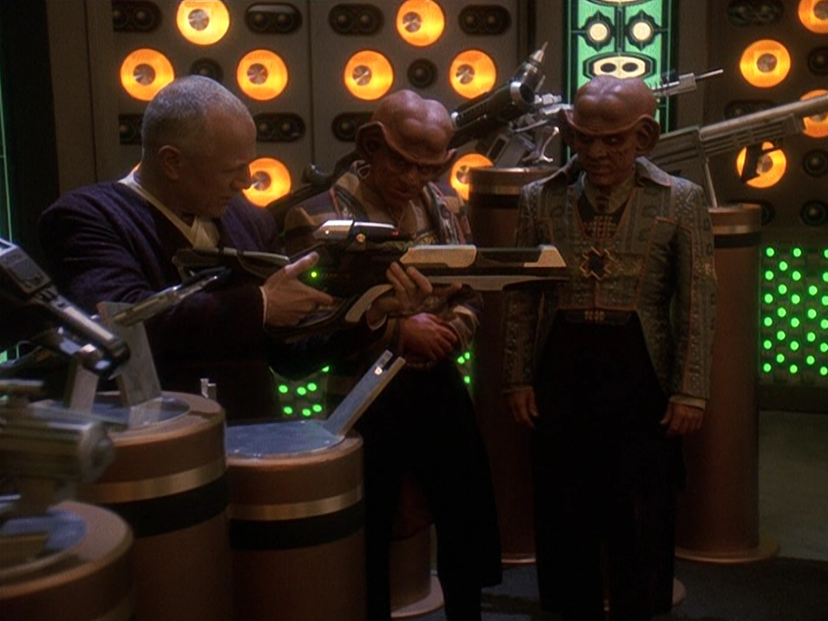 extant_StarTrek_DS9_5x18-BusinessAsUsual_00866.jpg