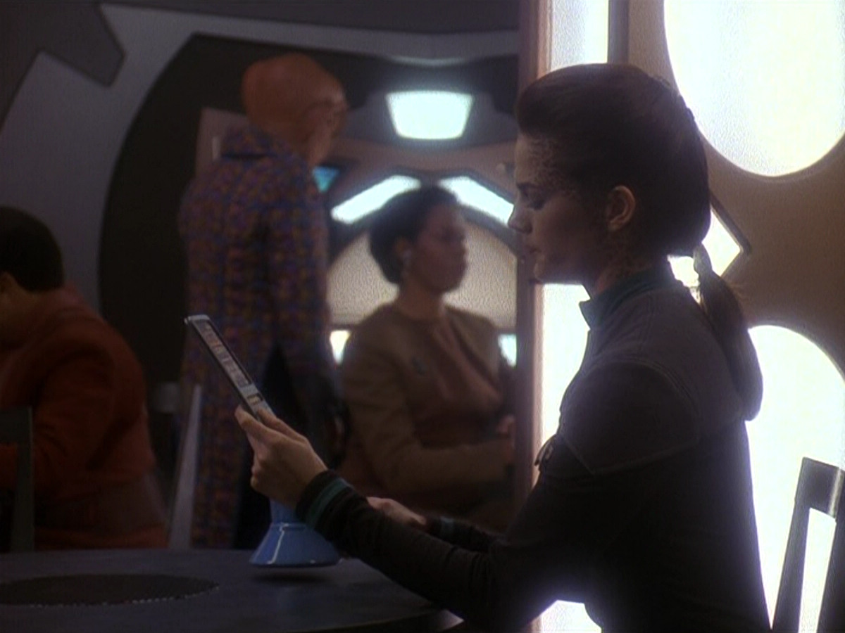extant_StarTrek_DS9_5x18-BusinessAsUsual_01938.jpg