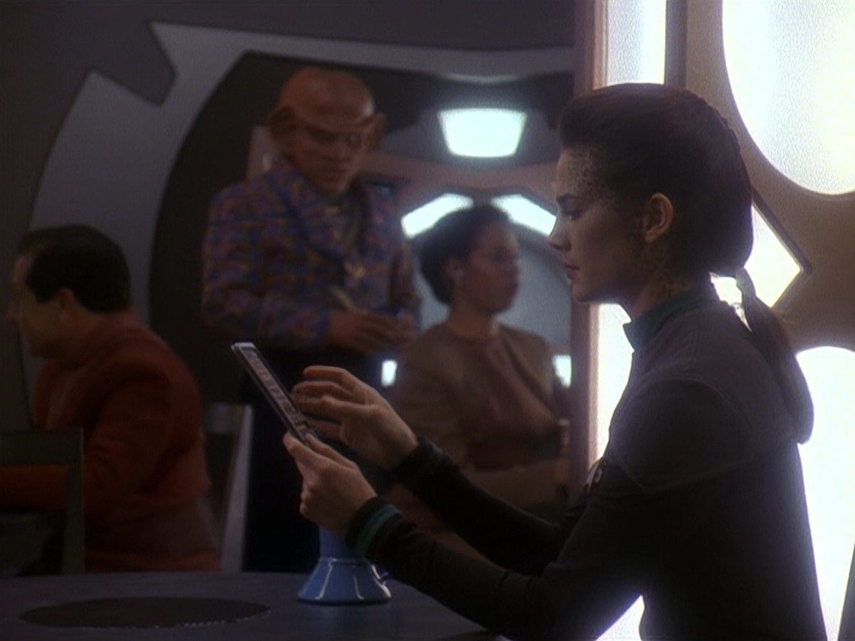 extant_StarTrek_DS9_5x18-BusinessAsUsual_01945.jpg
