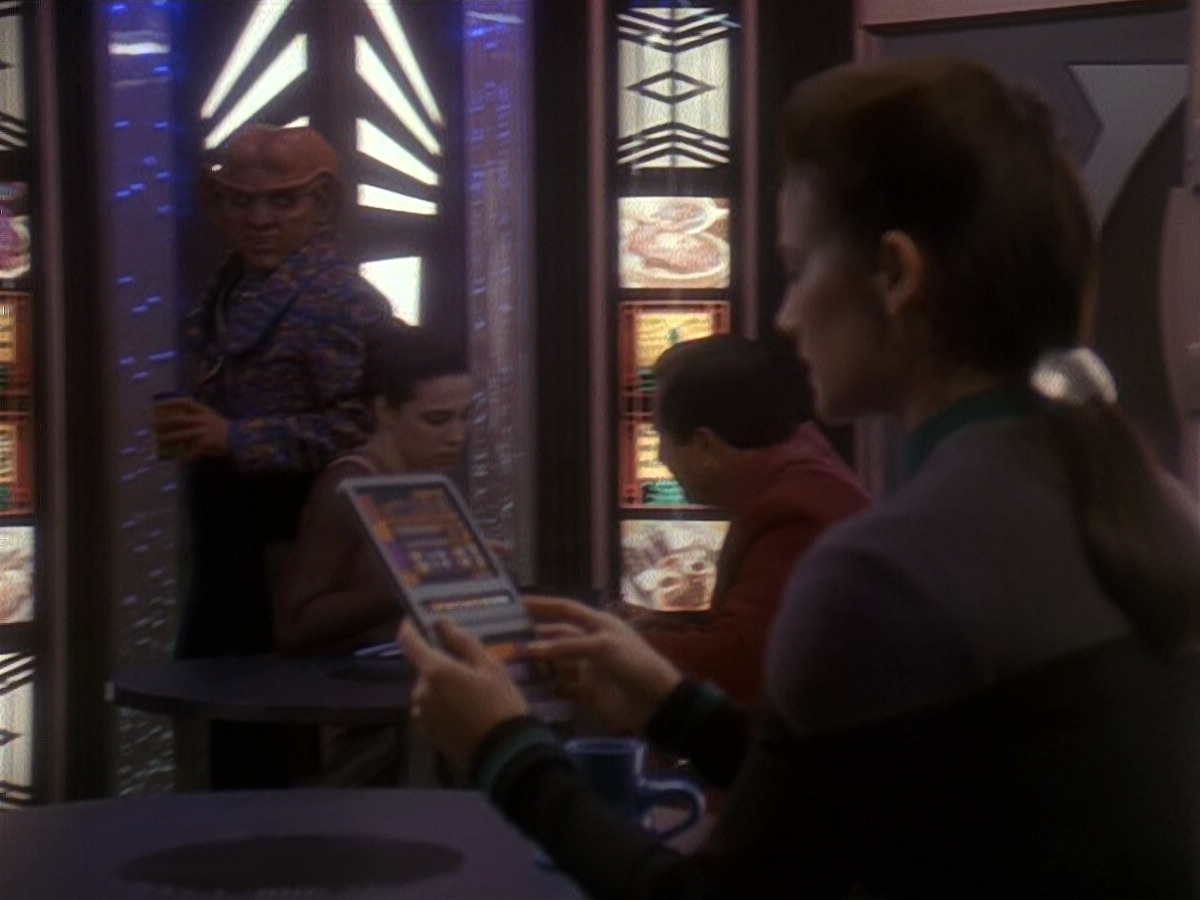 extant_StarTrek_DS9_5x18-BusinessAsUsual_01952.jpg