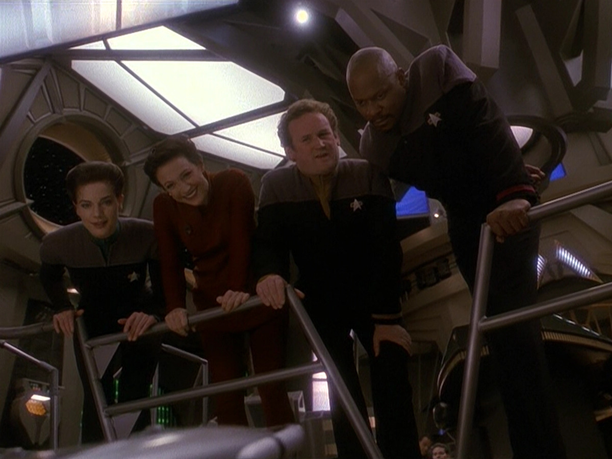 extant_StarTrek_DS9_5x18-BusinessAsUsual_02690.jpg