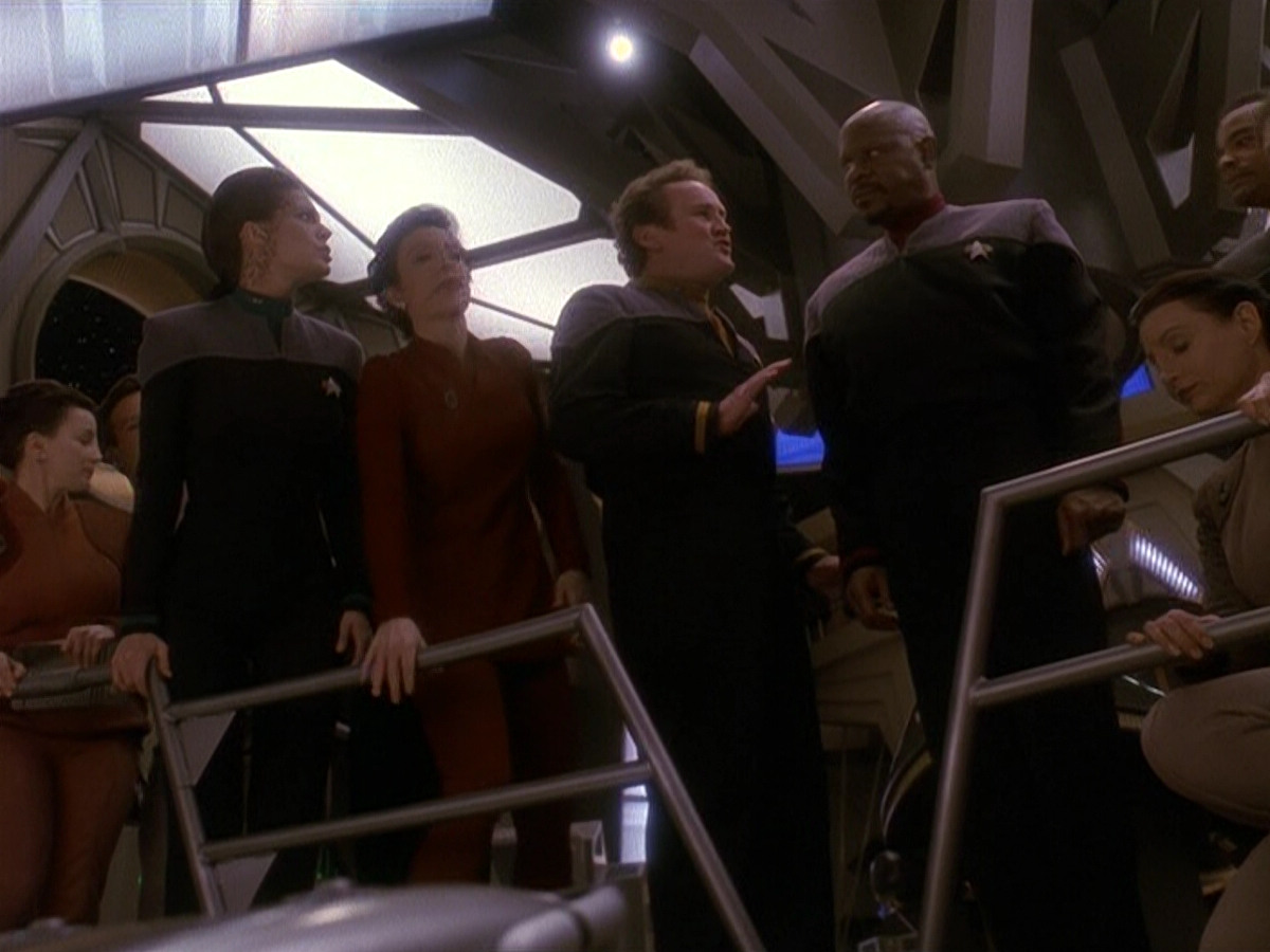 extant_StarTrek_DS9_5x18-BusinessAsUsual_02770.jpg