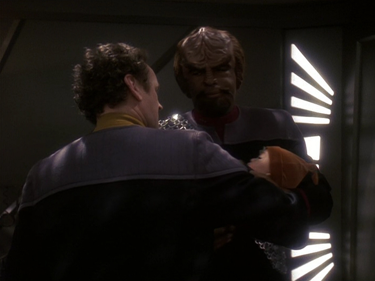 extant_StarTrek_DS9_5x18-BusinessAsUsual_03506.jpg