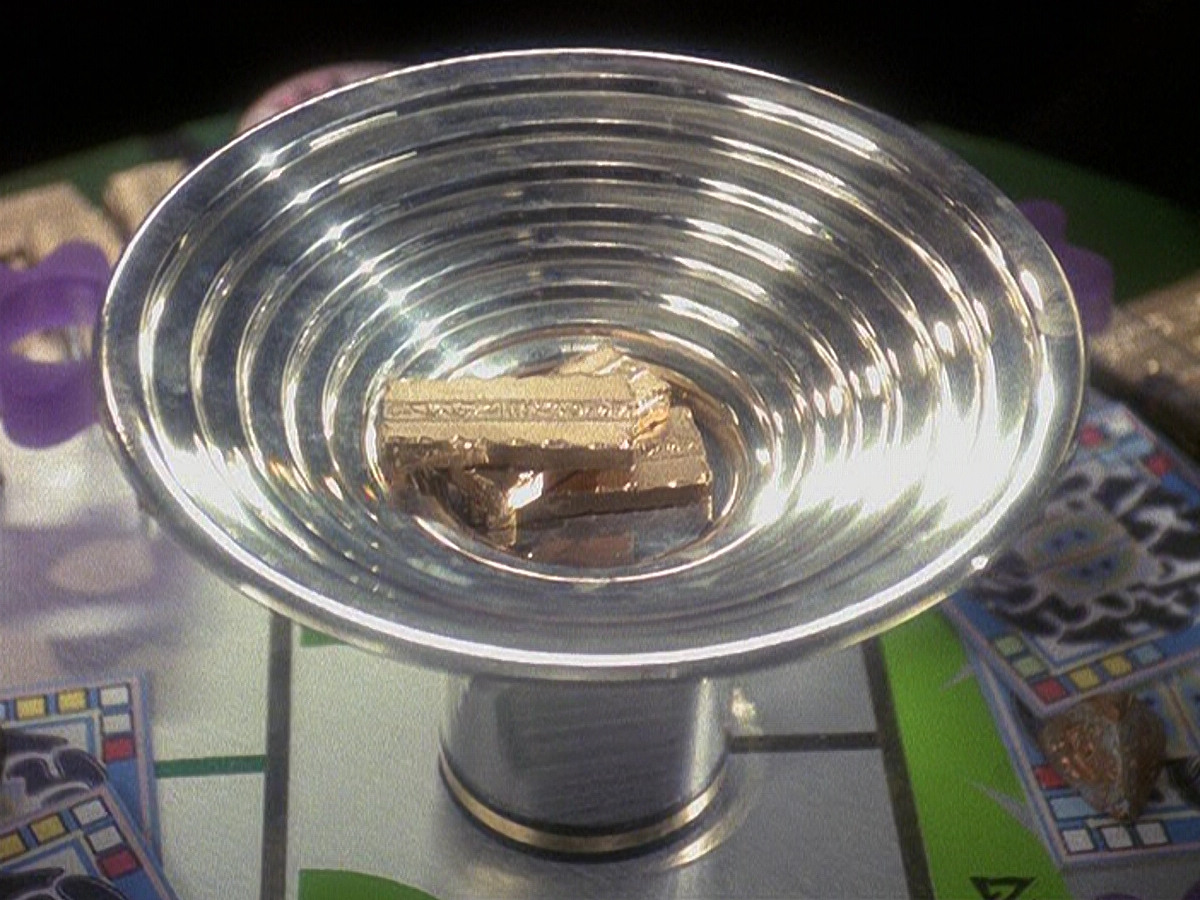 extant_StarTrek_DS9_5x18-BusinessAsUsual_03772.jpg