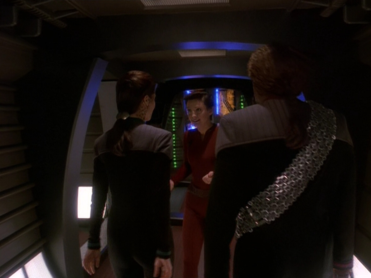 extant_StarTrek_DS9_5x19-TiesOfBloodAndWater_00019.jpg