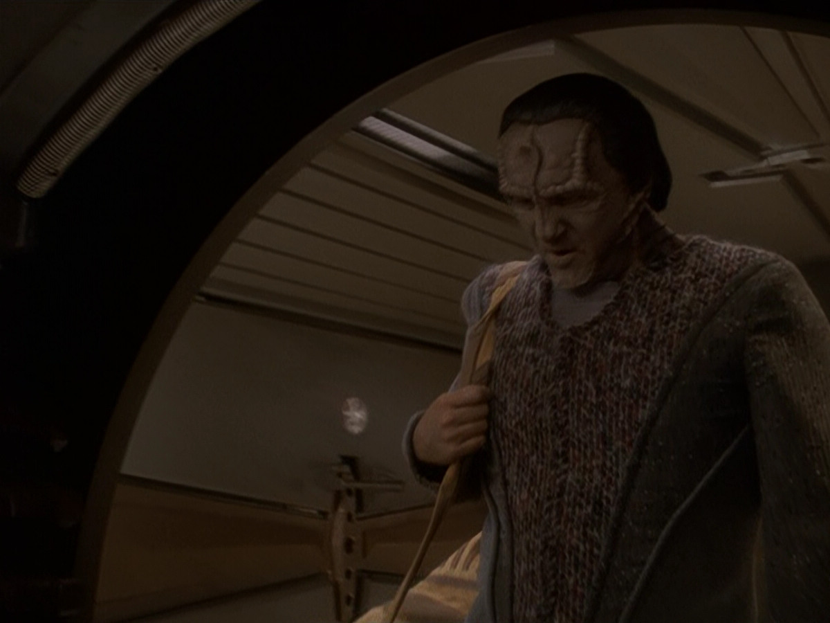 extant_StarTrek_DS9_5x19-TiesOfBloodAndWater_00092.jpg