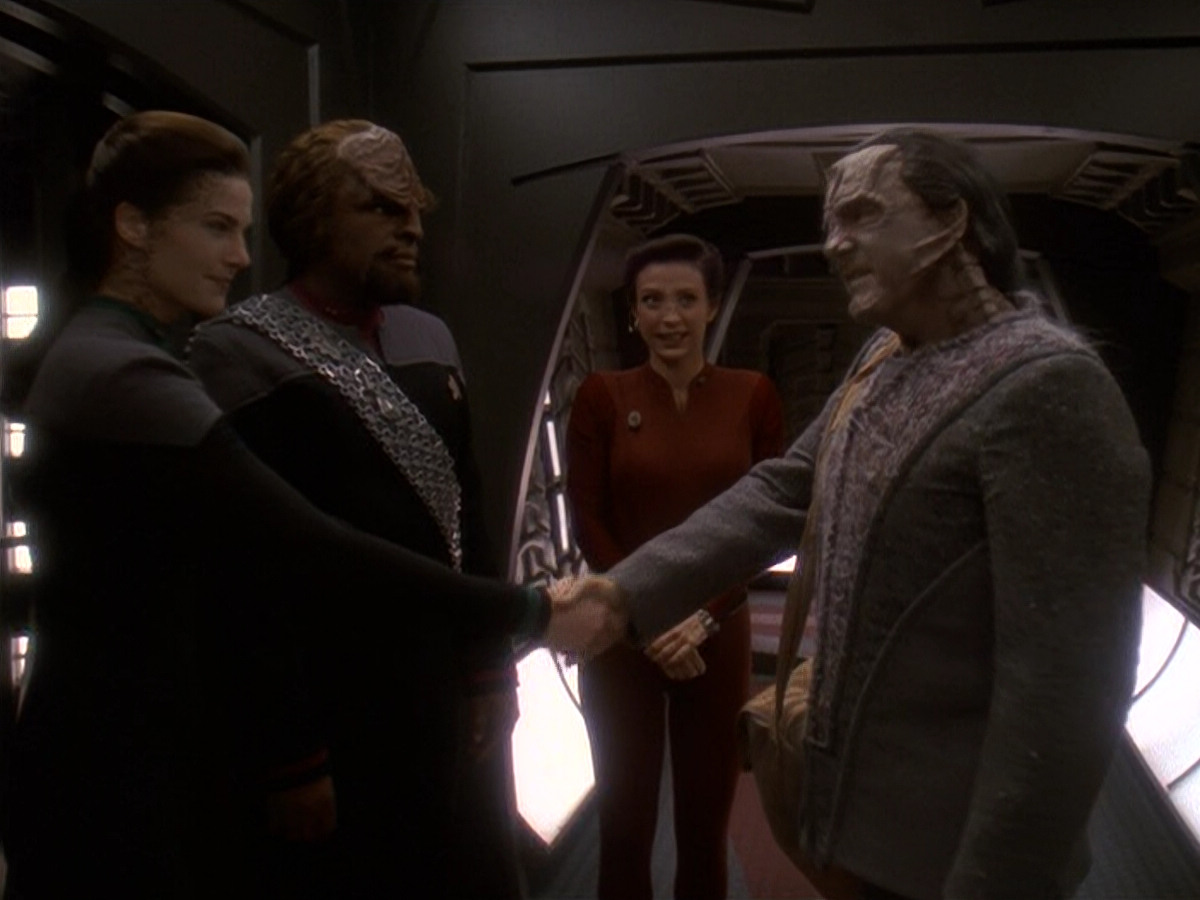 extant_StarTrek_DS9_5x19-TiesOfBloodAndWater_00130.jpg