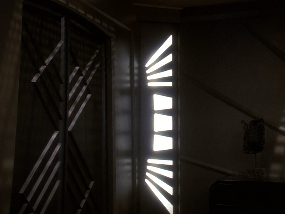 extant_StarTrek_DS9_5x19-TiesOfBloodAndWater_00220.jpg