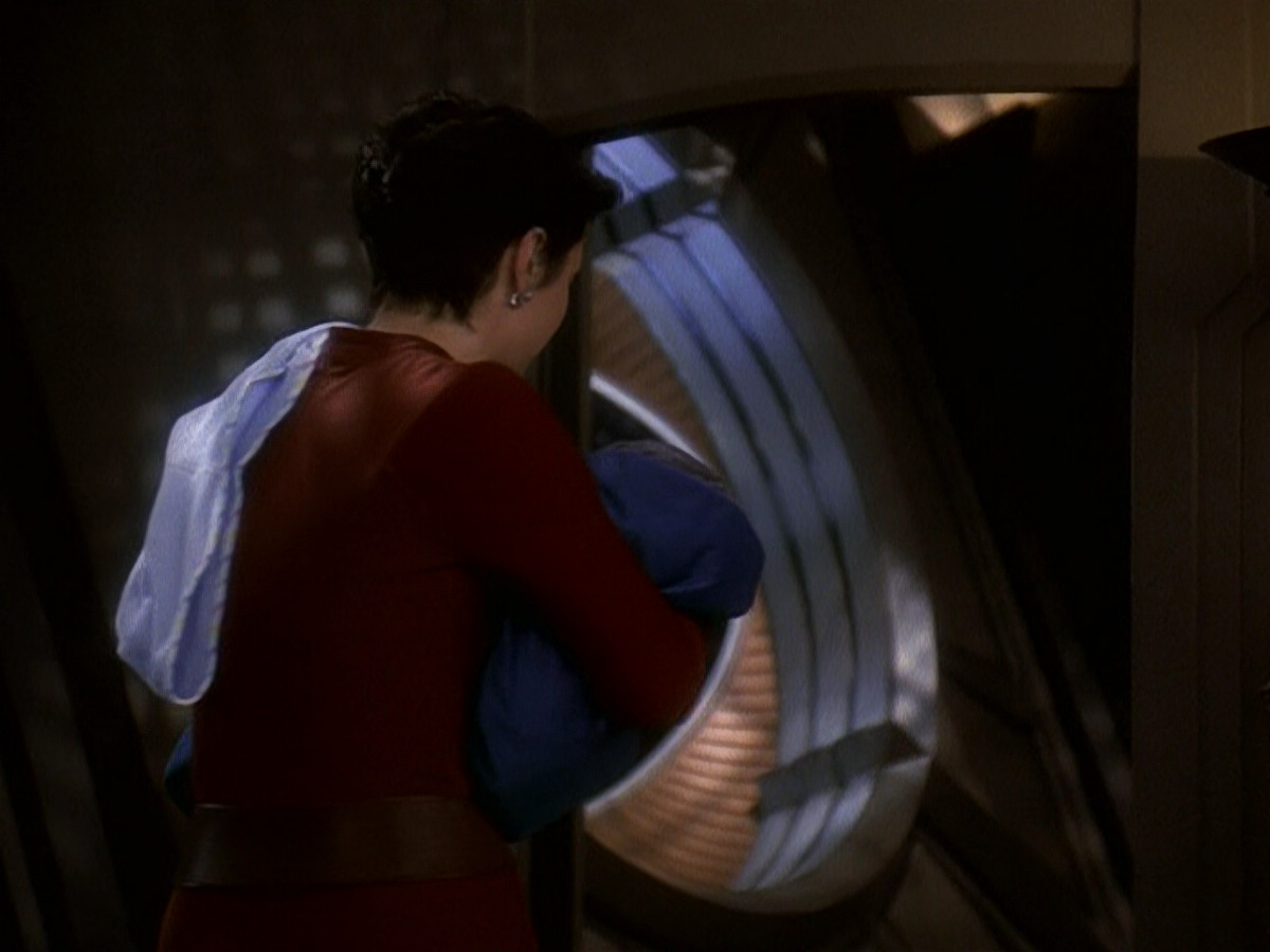 extant_StarTrek_DS9_5x19-TiesOfBloodAndWater_00913.jpg