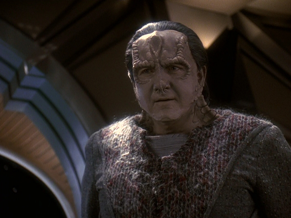 extant_StarTrek_DS9_5x19-TiesOfBloodAndWater_01075.jpg