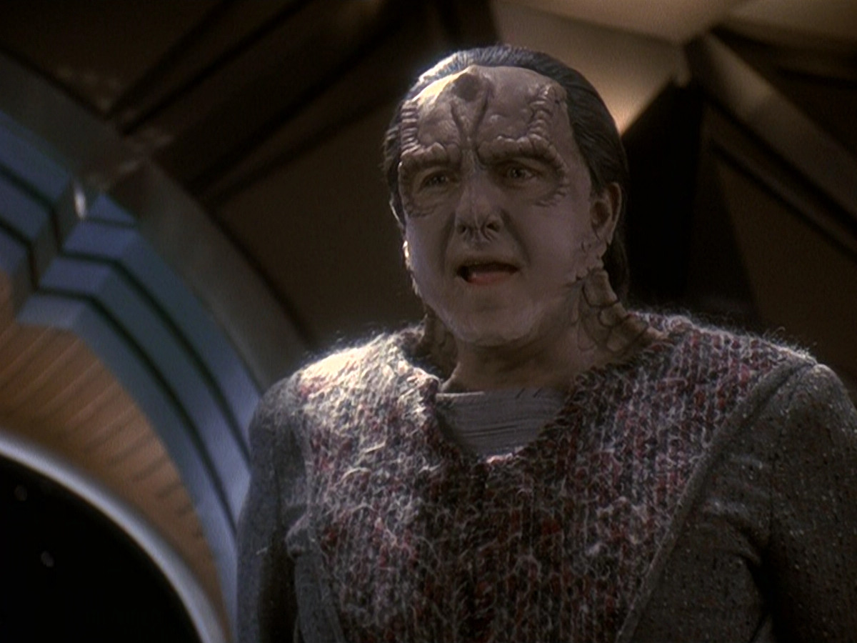 extant_StarTrek_DS9_5x19-TiesOfBloodAndWater_01077.jpg