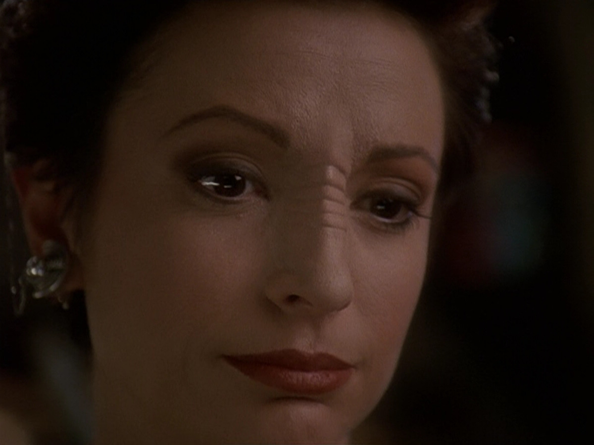 extant_StarTrek_DS9_5x19-TiesOfBloodAndWater_01226.jpg