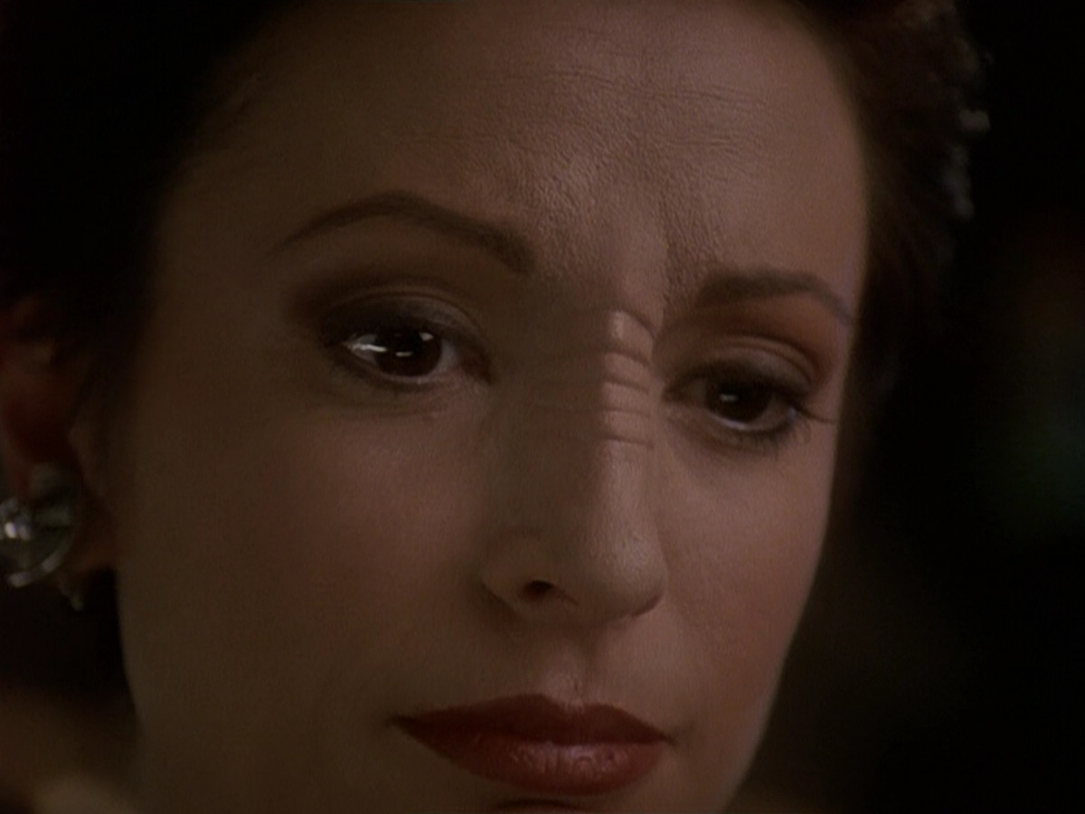 extant_StarTrek_DS9_5x19-TiesOfBloodAndWater_01228.jpg