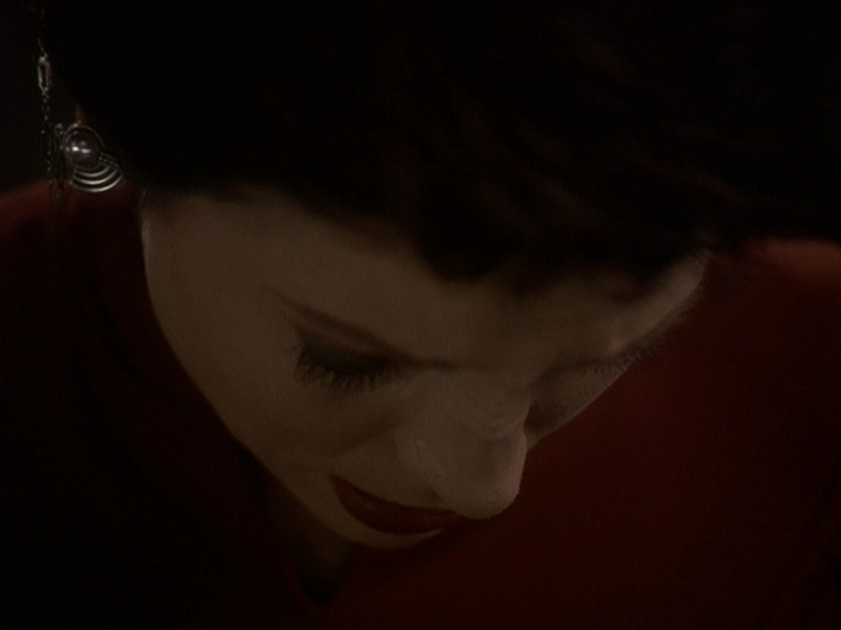 extant_StarTrek_DS9_5x19-TiesOfBloodAndWater_01288.jpg