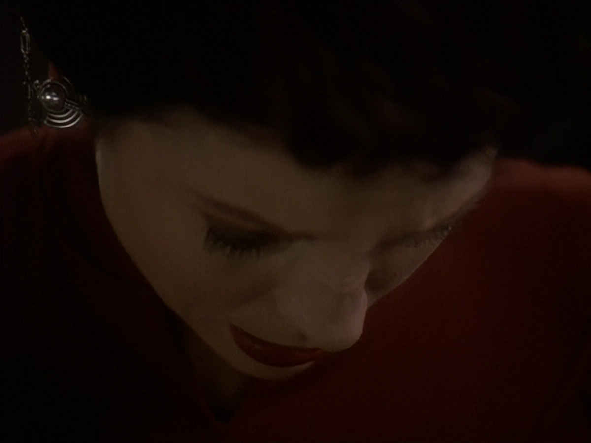 extant_StarTrek_DS9_5x19-TiesOfBloodAndWater_01289.jpg