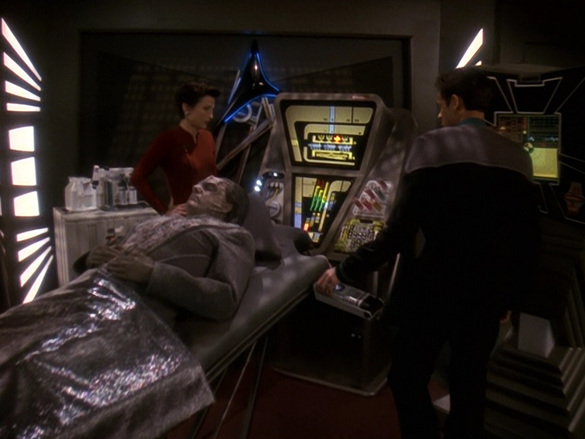extant_StarTrek_DS9_5x19-TiesOfBloodAndWater_01326.jpg