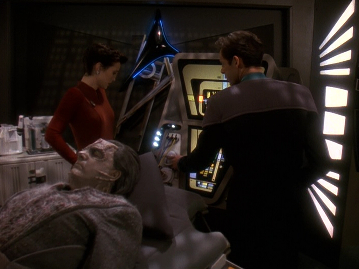 extant_StarTrek_DS9_5x19-TiesOfBloodAndWater_01332.jpg